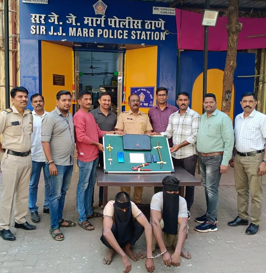 जे जे मार्ग पुलिस स्टेशन ने ड्रग्स खरीदने के लिए चोरी करने के आरोप में दो लोगो को किया गिरफ्तार