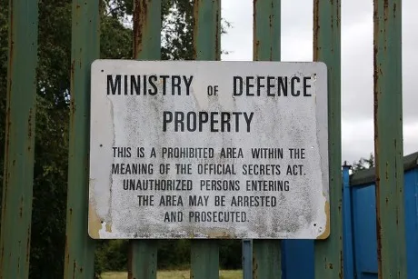   नई दिल्ली:  फालतू बेकार पड़ी जमीनों से कमाई करेगा रक्षा मंत्रालय