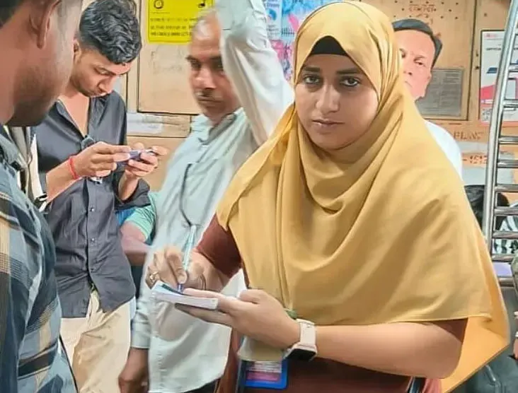 मुंबई: महिला टिकट निरीक्षक रुबीना अकिब इनामदार ने एक दिन में 150 बेटिकट यात्रियों से 45 हजार रुपये का जुर्माना वसूला