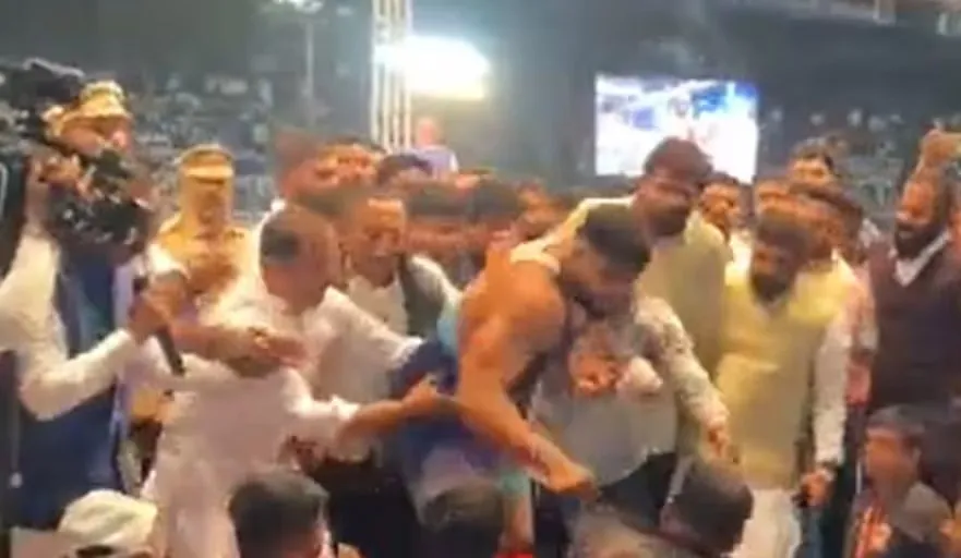 महाराष्ट्र केसरी के 67वें सत्र में भयंकर बवाल; हारने वाले पहलवान ने रेफरी के ऊपर ही चला दी लात 