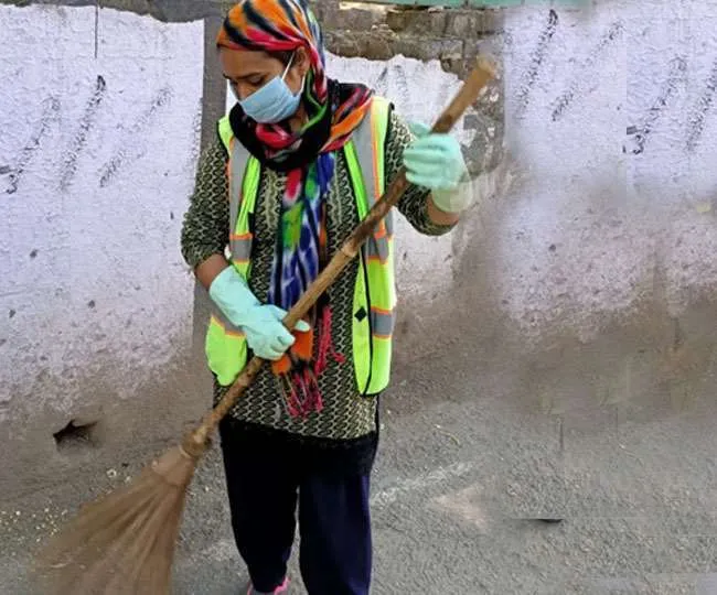 मनपा प्रशासन ने अब पूरे मुंबई में दो टाइम झाडू लगाने का लिया निणर्य ... पर्यावरण को मिलेगा फायदा 