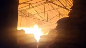 पालघर में कई टन अनाज जलकर खाक