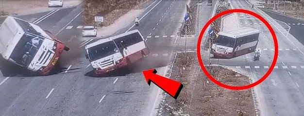 लातूर जिले में भीषण सड़क हादसा; 36 यात्री घायल