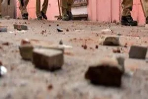 नागपुर में पुलिस पर पथराव   चार पुलिसकर्मी घायल