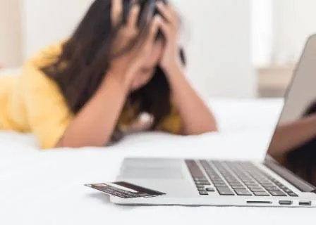 महिला से 20 करोड़ रुपये ठगे फर्जी पुलिस बनकर