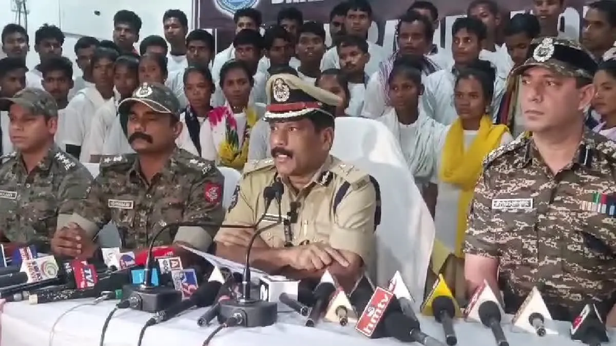 तेलंगाना में माओवादी के 86 सदस्य ने पुलिस के सामने कर दिया आत्मसमर्पण;  20 महिलाएं शामिल 