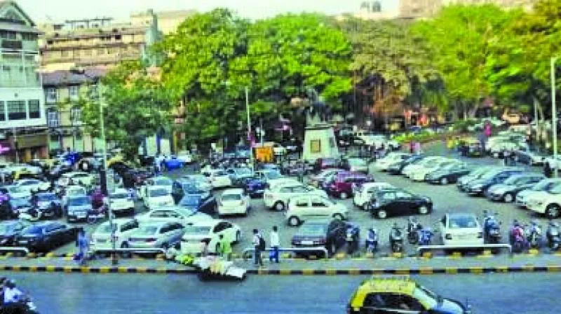 मुंबई : अवैध पार्किंग को लेकर याचिकाकर्ताओं को हाई कोर्ट की फटकार 