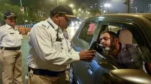 मुंबई : शराब पीकर गाड़ी चलाने के आरोप में 17 वाहन चालकों के खिलाफ कार्रवाई 