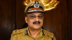 मुंबई :  पुलिस कमिश्नर विवेक फणसलकर के रिटायरमेंट को लेकर पुलिस विभाग और राजनीतिक गलियारों में चर्चाएं जोरों पर