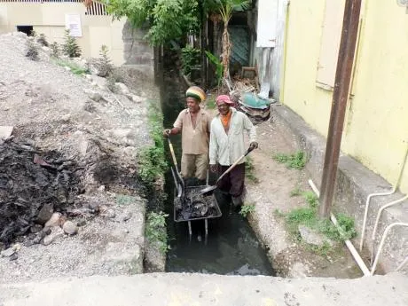 मुंबई : नालों की सफाई से जुड़े ठेकेदारों को मनपा ने चेताया; नालों से निकाली गई गाद को दो दिनों के भीतर निस्तारित किया जाना चाहिए