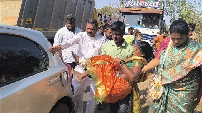 पालघर सांसद ने सड़क दुर्घटना में घायल महिला को दिया फर्स्ट एड