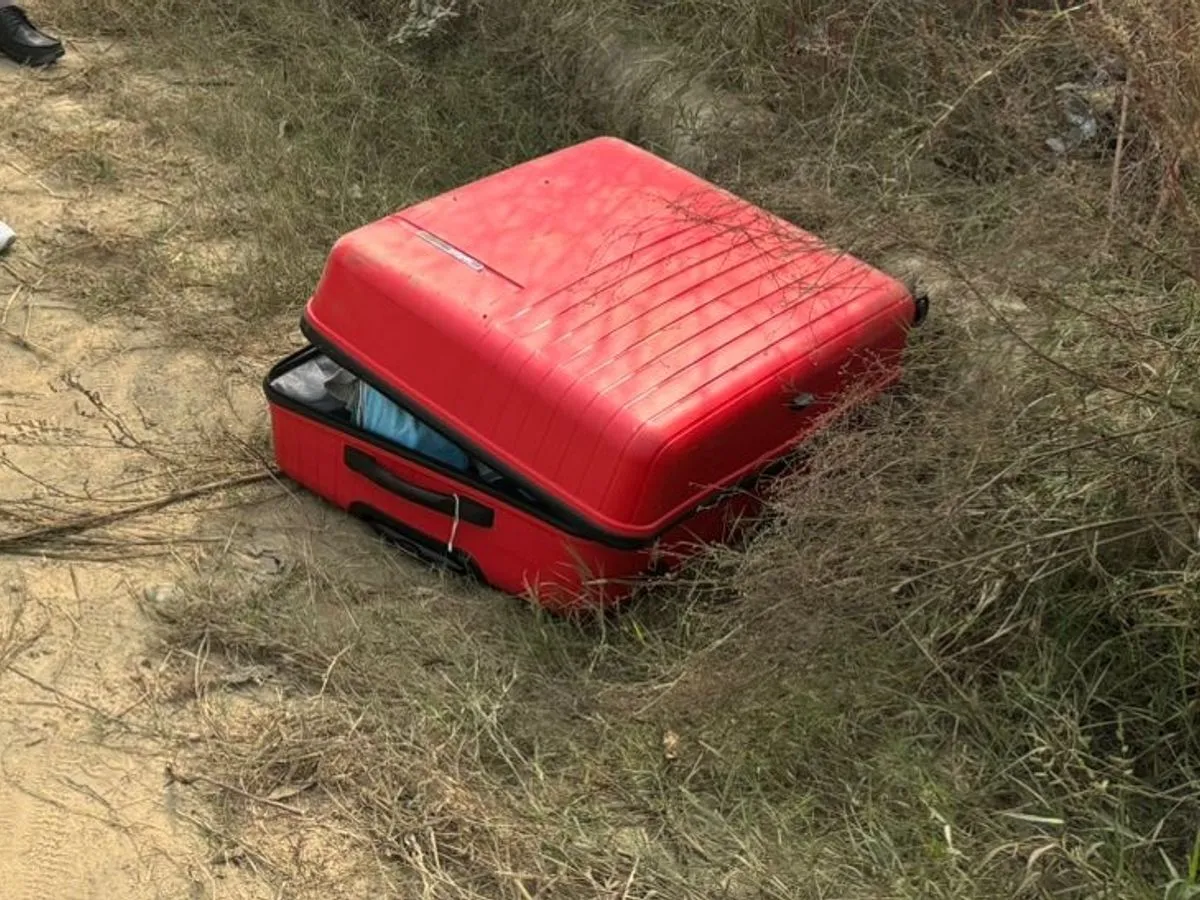 मुंबई : गुलाबी रंग का लावारिस सूटकेस; आंध्र प्रदेश के रहने वाले एक शख्स और महिला गिरफ्तार