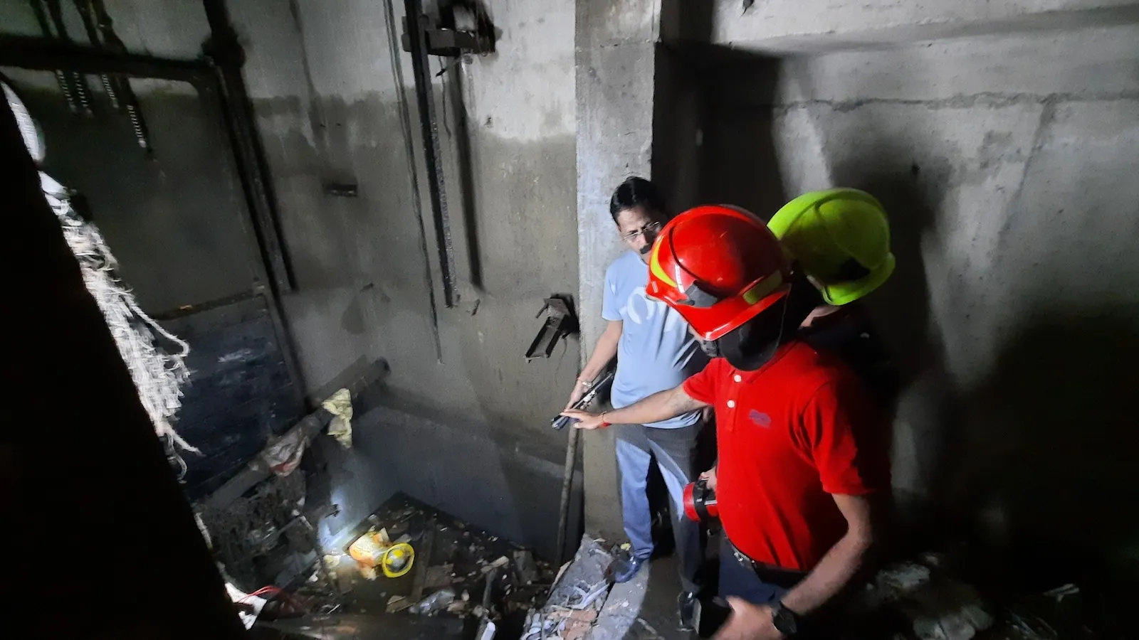 मुंबई : बिल्डिंग में कार लिफ्ट का काम करने के दौरान हादसा; 2 मजदूर दब गए, 1 मृत घोषित