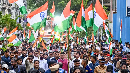 मुंबई: 'सुन ले बेटा पाकिस्तान, बाप है तेरा हिंदुस्तान!' - मुख्यमंत्री देवेंद्र फडणवीस