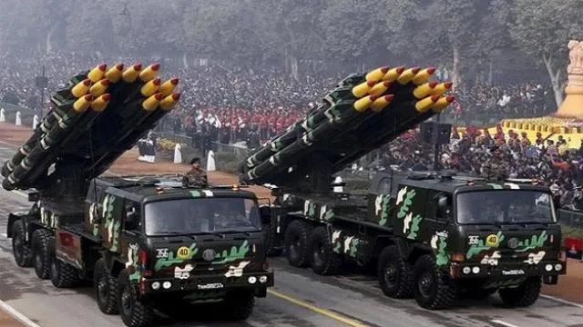 नई दिल्ली: केंद्र सरकार रक्षा बजट में 50,000 करोड़ रुपए बढ़ा सकती है रक्षा बजट