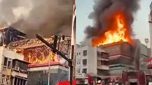 बांद्रा के मॉल में लगी भीषण आग; 22 घंटे से अधिक की मशक्कत के बाद काबू 