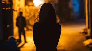 वाशी : 40 वर्षीय महिला और बेटी के घर में घुसकर मारपीट और छेड़छाड़ 