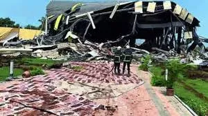 मुंबई : बड़ी कार्रवाई की; अवैध वेडिंग बैंक्वेट हॉल को तोड़ दिया