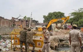 मुंबई: अवैध आवासीय और व्यावसायिक निर्माण के खिलाफ बड़ी कार्रवाई; 13 स्थानों पर छापेमारी