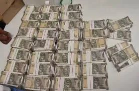 मुंबई : नकली नोटों के बड़े गिरोह का पर्दाफाश; 23 लाख रुपये का माल जब्त