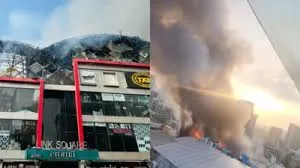 मुंबई : बांद्रा में आग की घटना के बाद कांच की इमारतों की सुरक्षा का मुद्दा फिर गरमाया,  मनपा इमारतों में कांच लगाने की अनुमति देने पर फिर से कर रही विचार 