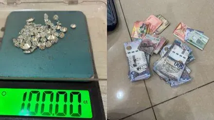 मुंबई : दुबई जा रहे एक यात्री से 50,000 सऊदी रियाल और 1.70 करोड़ रुपये मूल्य के हीरे जब्त 