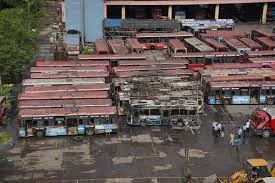 नवी मुंबई : घनसोली डिपो में अचानक लगी आग; चार बसें जलकर राख