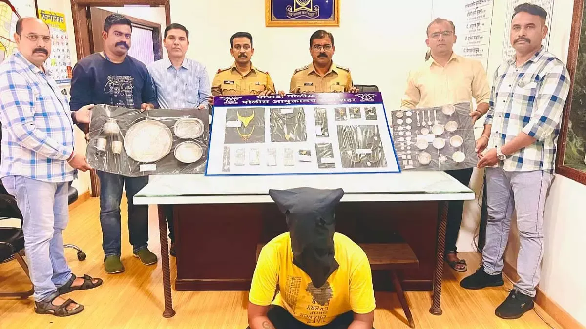 ठाणे में चोर गिरफ्तार, 10.99 लाख के गहने बरामद 
