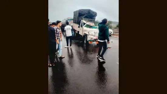 कसारा के पास तीन वाहनों की टक्कर में 25 लोग घायल, 7 की हालत गंभीर  