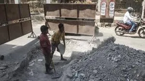 मुंबई : गणेश मंडल के लिए सीमेंट कंक्रीट रोड पर गड्डा खोदा तो लगेगा 15 हजार दंड !