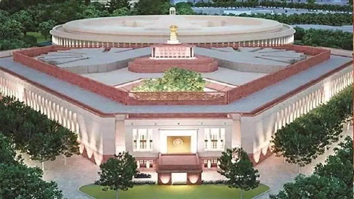 नई दिल्ली : संसद भवन के पास सुरक्षा एजेंसियों ने संदिग्ध गतिविधि के चल व्यक्ति को हिरासत में लिया