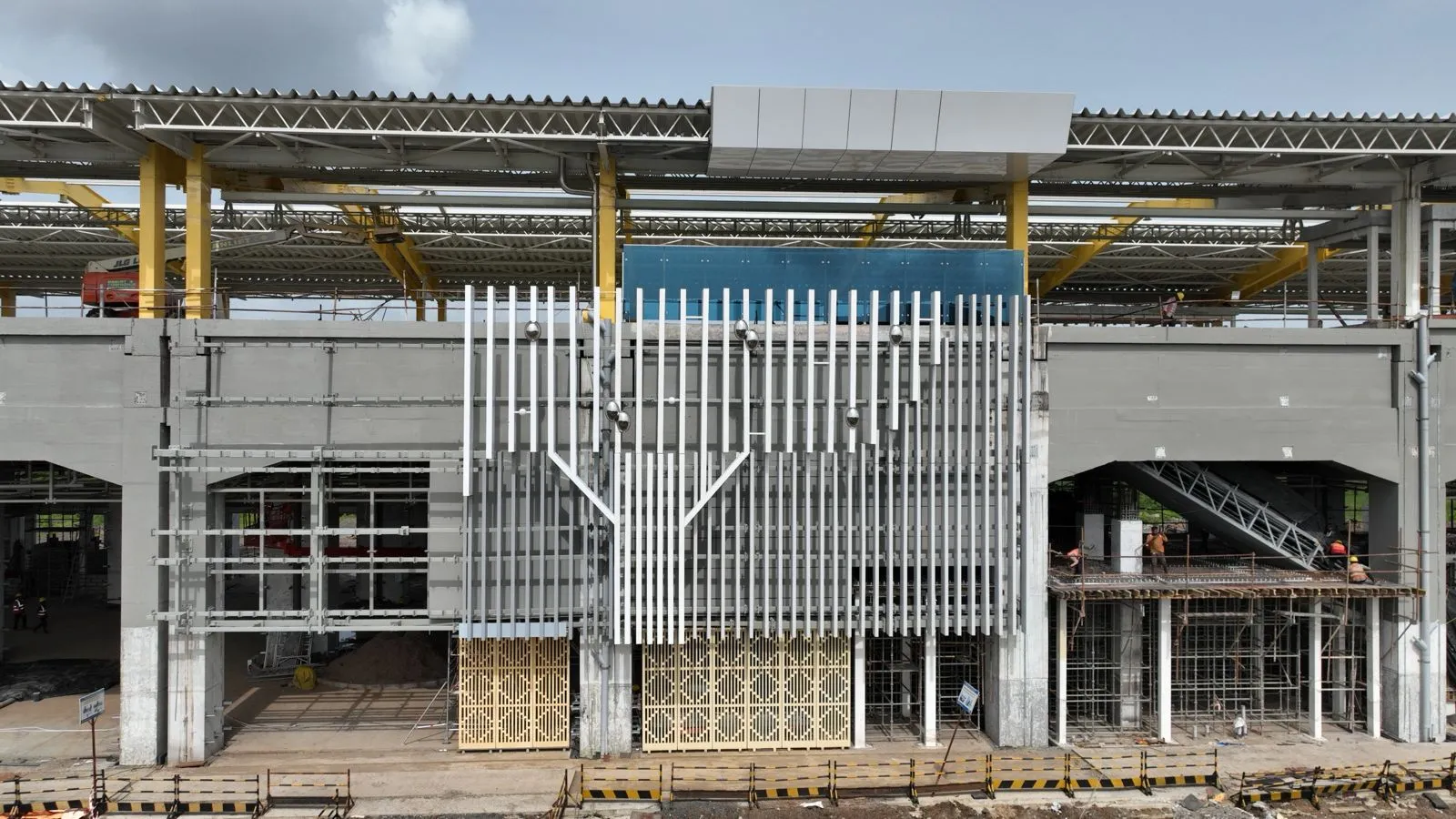 मुंबई : तेजी से आगे बढ़ रही मुंबई-अहमदाबाद बुलेट ट्रेन परियोजना; आधुनिक स्टेशनों का निर्माण 