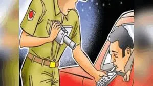 ठाणे में ट्रैफिक नियमों की अनदेखी पर बड़ी कार्रवाई... 7,000 वाहन चालकों के लाइसेंस निलंबित