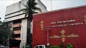 कल्याण : केडीएमसी के कर वसूली केंद्रों पर छुट्टी के दिन भी उमड़े लोग; तीन प्रभागों में 15.38 लाख रुपए की कर वसूली 31 अगस्त तक 5% की छूट भी उपलब्ध