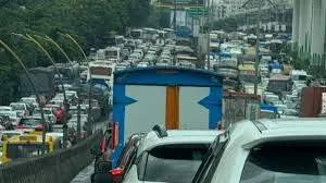 गायमुख घाट पर चल रहे मरम्मत कार्य के कारण मुंब्रा-खरेगांव और ठाणे-घोड़बंदर रोड पर भारी यातायात 