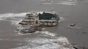 मुंबई : हाजी अली दरगाह पर उच्च ज्वार; जलभराव की समस्या