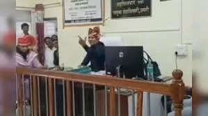 लातूर ; तहसीलदार ट्रांसफर के बाद आयोजित विदाई समारोह में बॉलीवुड गाना गाने पर सस्पेंड 