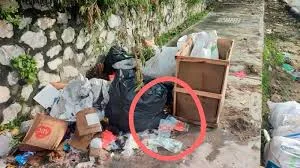 ठाणे : कूड़े के ढेर में नवजात बच्ची प्लास्टिक की बोरी में लिपटी हुई मिली