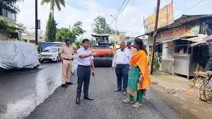 कल्याण : आयुक्त  ने गणेश चतुर्थी से पहले कल्याण-डोंबिवली क्षेत्र में सड़क मरम्मत कार्यों का निरीक्षण किया