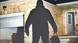 कल्याण : घर में कथित तौर पर सेंधमारी कर ₹12.69 लाख का कीमती सामान चोरी; तीन लोग गिरफ्तार