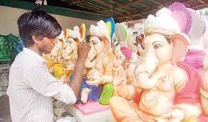 मुंबई : मुफ्त में मिट्टी, रंग और जगह फिर भी नहीं घटी मूर्तियों की कीमत...