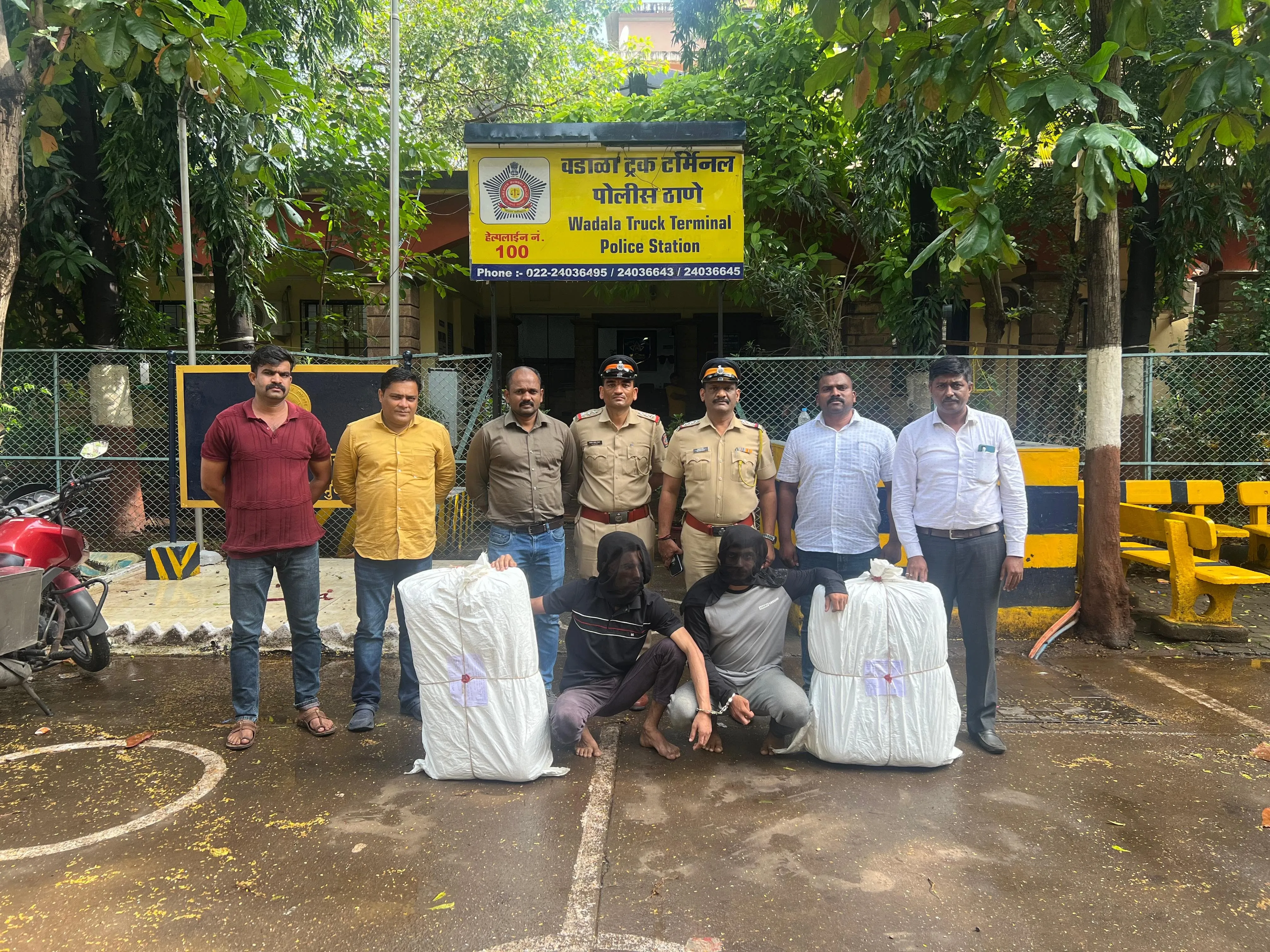 मुंबई वडाळा टी टी पुलिस ने गांजा बेचने वाले दो आरोपी गिरफ्तार, 51 किलो 500 ग्राम गांजा बरामद