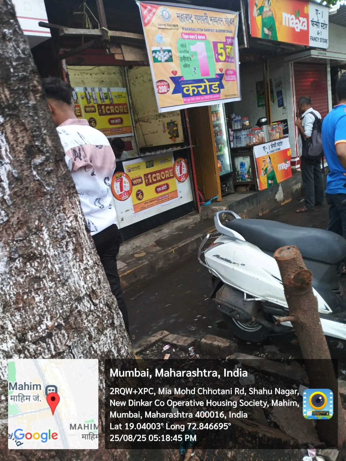 Illegal activities abound in Mahim – lottery shops, matka and bars operate all night