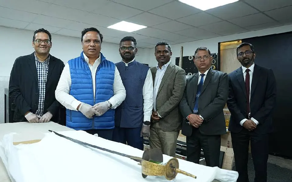 मुंबई : रघुजी भोसले प्रथम की ऐतिहासिक तलवार लंदन में एक नीलामी में हासिल की
