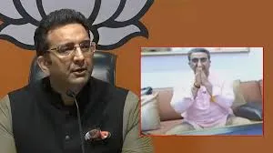 मुंबई: टीवी डिबेट कार्यक्रम में भाजपा नेता और पार्टी प्रवक्ता ने बिना पायजामा पहने हिस्सा लिया; अर्धनग्न अवस्था में वीडियो वायरल 