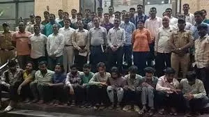 पुणे :  ट्रांसपोर्ट कंपनी के एक गोदाम पर छापा; ड्रग्स रैकेट का भंडाफोड़, पुलिस ने 12 लोगों को गिरफ्तार किया 