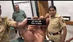 मुंबई : पुलिस उपनिरीक्षक आपा खो बैठीं; गुस्से का वीडियो सोशल मीडिया पर वायरल