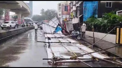 ठाणे : अवैध बैनरबाजी पर बढ़ा नागरिकों का आक्रोश... मुख्यमंत्री से कड़ी कार्रवाई की मांग !