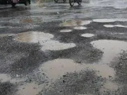 भिवंडी में सड़क के गड्डों ने ली एक और जान...