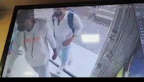 मुंबई : घाटकोपर के दर्शन ज्वैलर्स में डकैती के दौरान फायरिंग मामले में पुलिस ने तडक़े दो आरोपितों को किया गिरफ्तार 